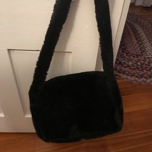 Black shoulder fur bag